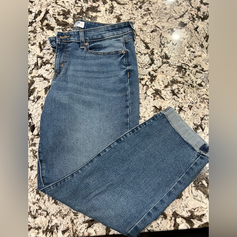 Denizen from Levi's Women's Classic Blue Cropped Jeans